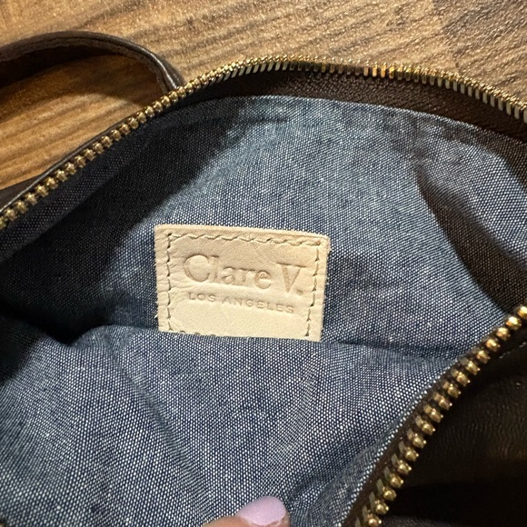 RARE Clare v petit moyen fringe bag Gorgeous. Buttery Soft. SOLD OUT color - Picture 4 of 6